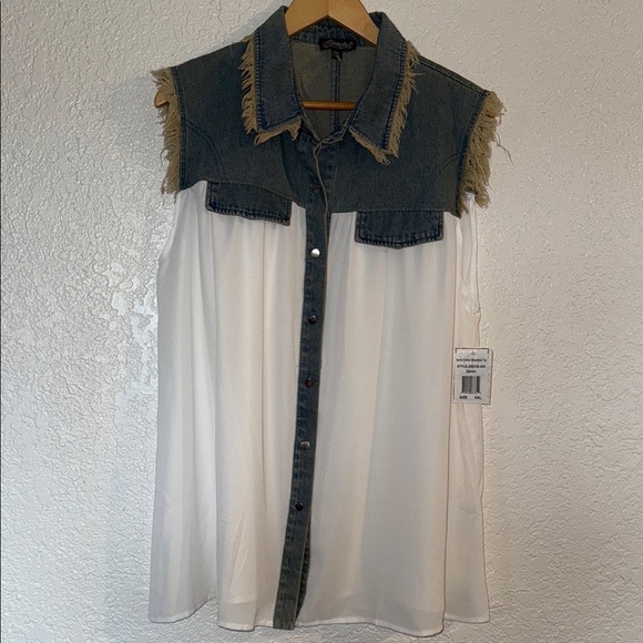 COWGIRL Multicolored Sleeveless Boxy Blouse with Notched Collar - Picture 9 of 9